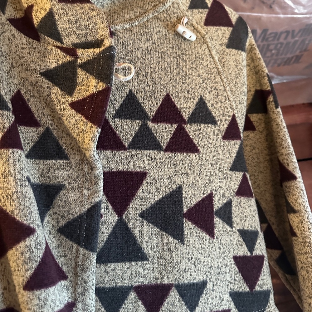 Geometric Patterned Women's Top - Picture 3 of 4